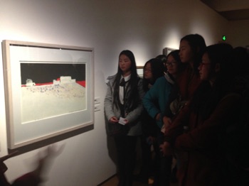 Students discuss the work of Zhang Guilin